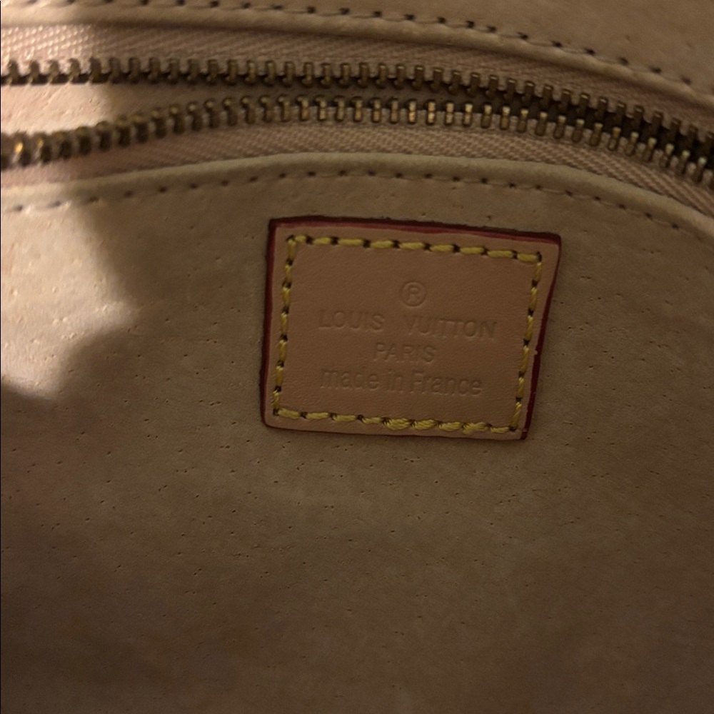 Louis Vuitton purse - Picture 3 of 6